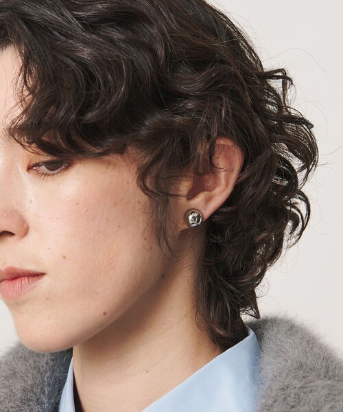 MARW UNITED ARROWS（マルゥ ユナイテッドアローズ）の「＜MARW UNITED ARROWS＞メタルモチーフ イヤリング（イヤリング・レディース・シルバー・FREE）」の2枚目の写真