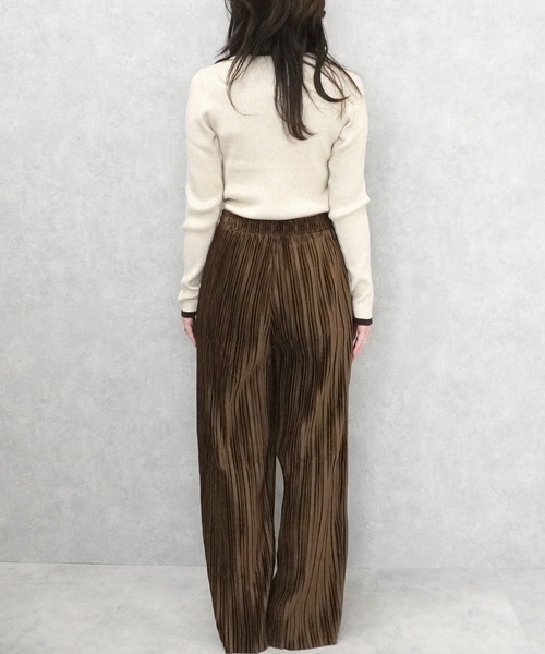 SELECT LEVERY(セレクトリベリー)の「ベロア風プリーツパンツ(その他パンツ・レディース・ブラック/ブラウン/チャコール・MEDIUM)」の7枚目の写真
