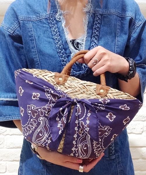 Khaju（カージュ）の「control freak: バンダナカゴバッグ（かごバッグ・レディース・レッド/ネイビー・ONE SIZE）」の2枚目の写真