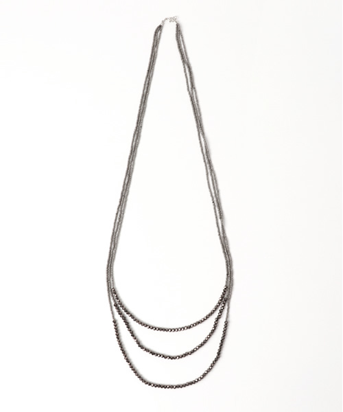 INTERPLANET WINGS（インタープラネットウィング）の「3連チェコビーズネックレス（ネックレス・レディース・シルバー/ブラック/グレー・FREE）」の2枚目の写真