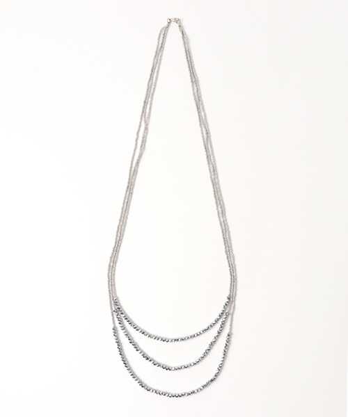 INTERPLANET WINGS（インタープラネットウィング）の「3連チェコビーズネックレス（ネックレス・レディース・シルバー/ブラック/グレー・FREE）」の3枚目の写真