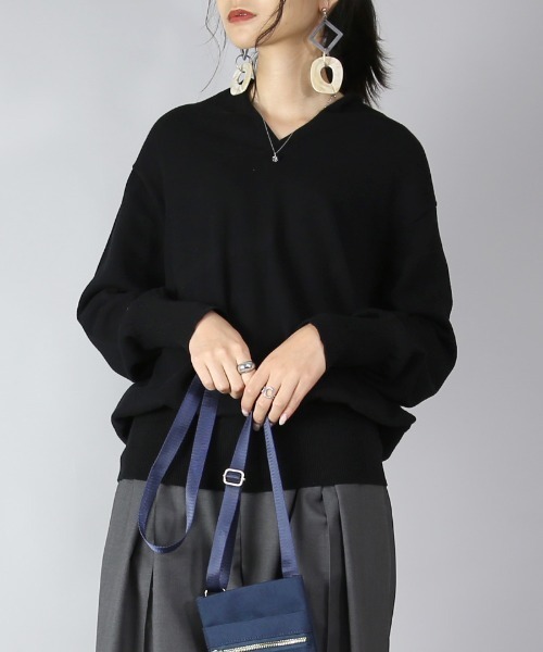 and it_（アンドイット）の「フーディー風ネックロングリブコットンニット（ニット/セーター・レディース・ネイビー/ブラック/ボルドー/グレー/ブルー/ピンク/モカ/オフホワイト/カーキ/クリーム/レッド系その他・LARGE/MEDIUM）」の3枚目の写真