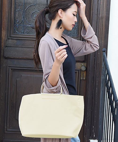 Luz Llena (philter)（ラズレナ　フィルター）の「[2way]メタルハンドル・トートショルダーバッグ/エコレザー（ショルダーバッグ・レディース・アイボリー/ブラック/グレー・ﾌﾘ-）」の11枚目の写真