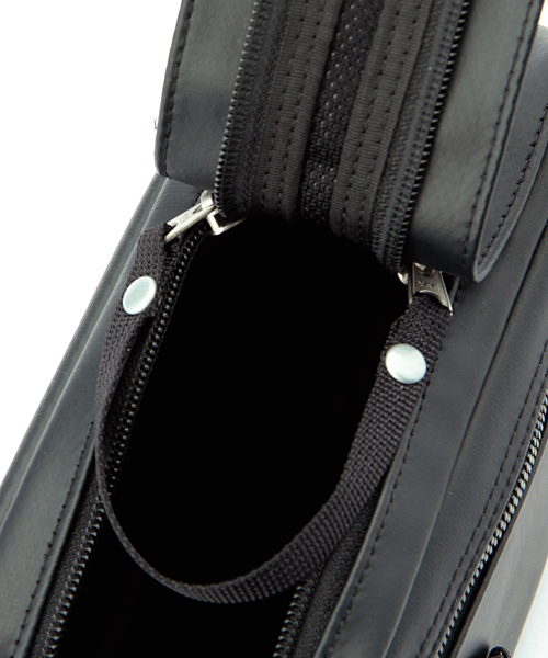 LUGGAGE LABEL（ラゲッジレーベル）の「LUGGAGE LABEL NEW LINER CAMERA BAG SMALL <B印 YOSHIDA SELECT>（ショルダーバッグ・メンズ・ブラック/ネイビー・ONE SIZE）」の9枚目の写真