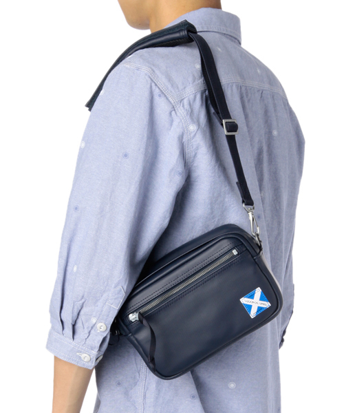 LUGGAGE LABEL（ラゲッジレーベル）の「LUGGAGE LABEL NEW LINER CAMERA BAG SMALL <B印 YOSHIDA SELECT>（ショルダーバッグ・メンズ・ブラック/ネイビー・ONE SIZE）」の11枚目の写真