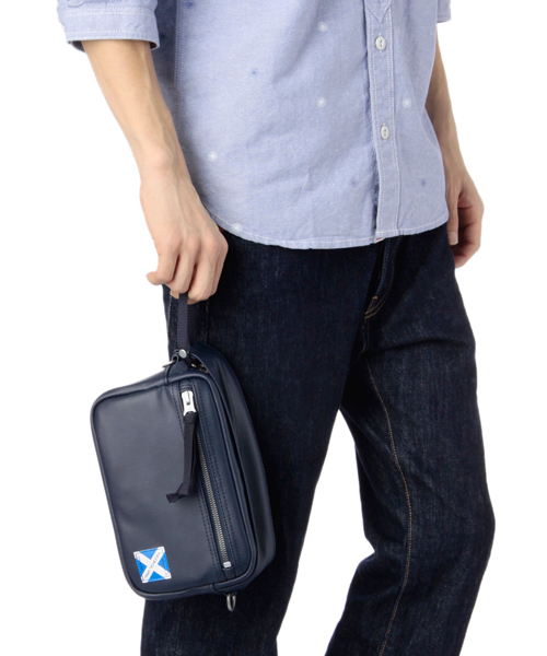 LUGGAGE LABEL（ラゲッジレーベル）の「LUGGAGE LABEL NEW LINER CAMERA BAG SMALL <B印 YOSHIDA SELECT>（ショルダーバッグ・メンズ・ブラック/ネイビー・ONE SIZE）」の4枚目の写真