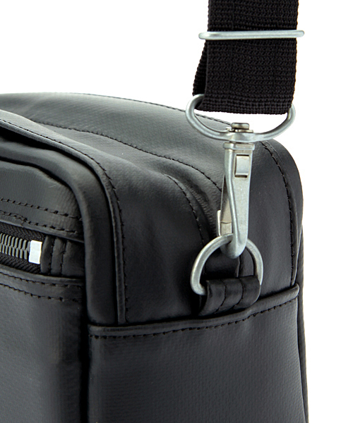 LUGGAGE LABEL（ラゲッジレーベル）の「LUGGAGE LABEL NEW LINER CAMERA BAG SMALL <B印 YOSHIDA SELECT>（ショルダーバッグ・メンズ・ブラック/ネイビー・ONE SIZE）」の15枚目の写真