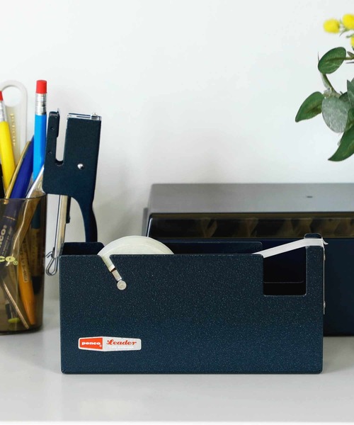 PENCO（ペンコ）の「テープ台 テープカッター penco ペンコ テープディスペンサー L（ステーショナリー・レディース・ネイビー/レッド/グリーン/アイボリー/シルバー・FREE）」の4枚目の写真