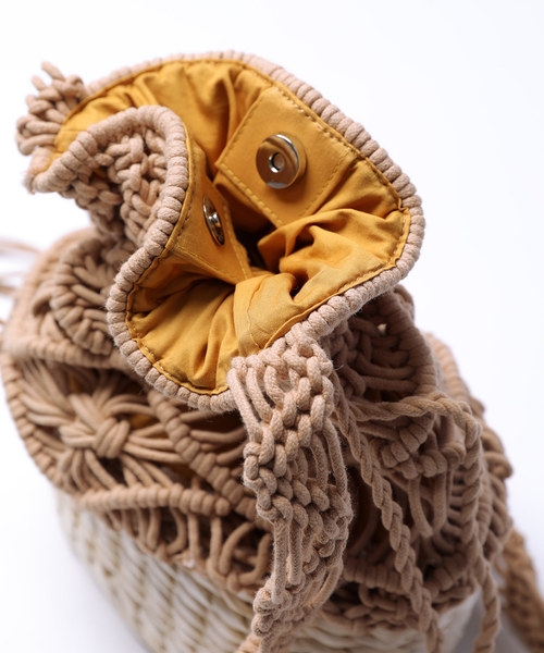 Casselini（キャセリーニ）の「Casselini/キャセリーニ　マクラメカゴショルダー（かごバッグ・レディース・ホワイト/ベージュ・ONE SIZE）」の5枚目の写真