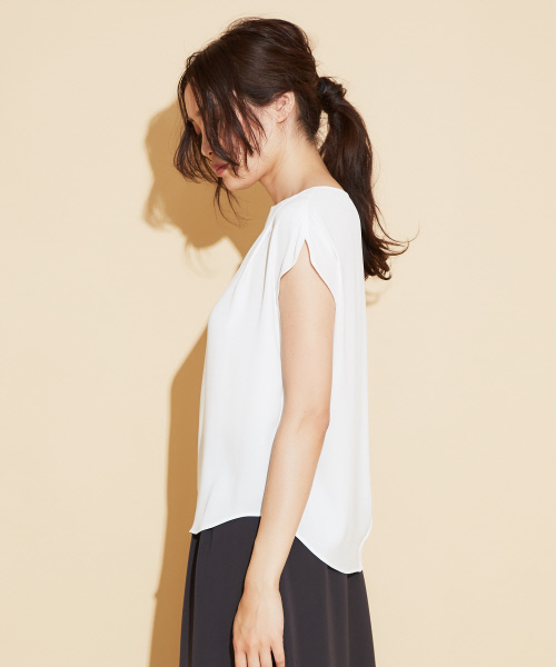 qualite（カリテ）の「バックサテンジョーゼットブラウス（シャツ/ブラウス・レディース・ホワイト/ネイビー/ピンクベージュ・38）」の5枚目の写真