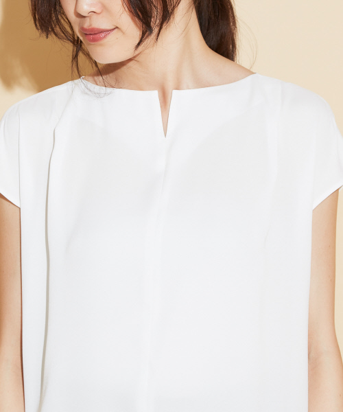 qualite（カリテ）の「バックサテンジョーゼットブラウス（シャツ/ブラウス・レディース・ホワイト/ネイビー/ピンクベージュ・38）」の9枚目の写真