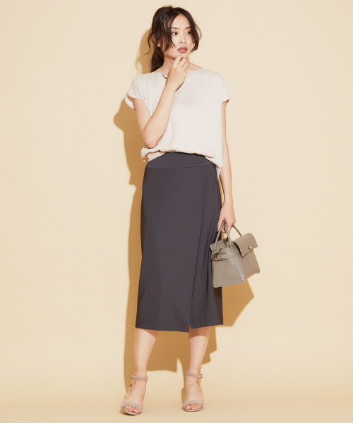 qualite（カリテ）の「バックサテンジョーゼットブラウス（シャツ/ブラウス・レディース・ホワイト/ネイビー/ピンクベージュ・38）」の12枚目の写真