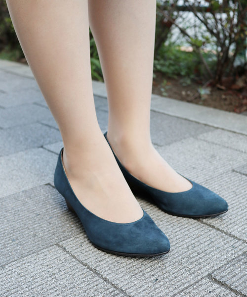 MODE KAORI(モードカオリ)の「ポインテッドトゥウエッジソールパンプス(パンプス・レディース・ブラック/ネイビー/レッド/ブルー/グレイッシュベージュ/ボルドー/アイボリー・22cm/22.5cm/23cm/23.5cm/24cm/24.5cm/25cm/25.5cm)」の5枚目の写真