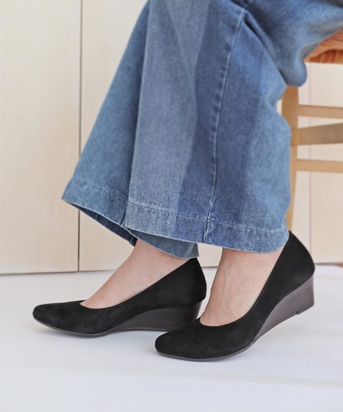 MODE KAORI(モードカオリ)の「ポインテッドトゥウエッジソールパンプス(パンプス・レディース・ブラック/ネイビー/レッド/ブルー/グレイッシュベージュ/ボルドー/アイボリー・22cm/22.5cm/23cm/23.5cm/24cm/24.5cm/25cm/25.5cm)」の11枚目の写真