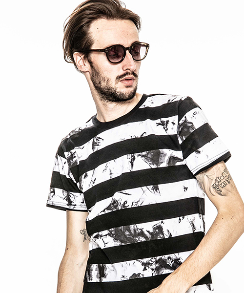 ACANTHUS(アカンサス)の「mt5319-embroidery logo uneven dyeborder Tee Tシャツ(Tシャツ/カットソー・メンズ・ホワイト×ネイビー/ブラック系その他/ホワイト×ブラック・S/L/M)」の2枚目の写真