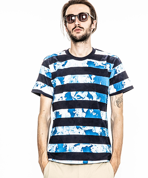 ACANTHUS(アカンサス)の「mt5319-embroidery logo uneven dyeborder Tee Tシャツ(Tシャツ/カットソー・メンズ・ホワイト×ネイビー/ブラック系その他/ホワイト×ブラック・S/L/M)」の1枚目の写真
