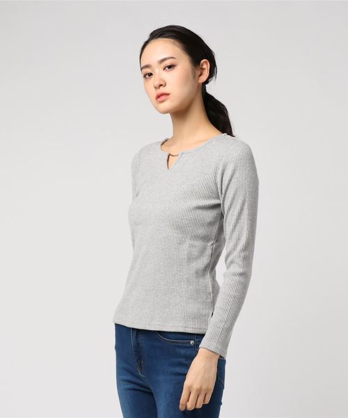 one way(ワンウェイ)の「キーネックカットソー起毛(Tシャツ/カットソー・レディース・ホワイト/ブラック/ダークグリーン/ライトブラウン/ボルドー/ライトグレー・M)」の4枚目の写真