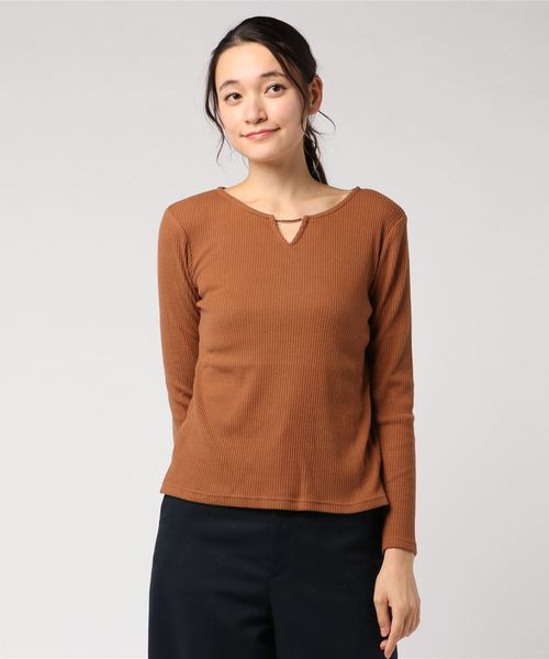 one way(ワンウェイ)の「キーネックカットソー起毛(Tシャツ/カットソー・レディース・ホワイト/ブラック/ダークグリーン/ライトブラウン/ボルドー/ライトグレー・M)」の5枚目の写真