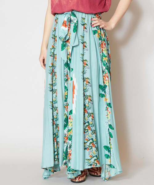 チャイハネ(チャイハネ)の「【チャイハネ】トロピカルフラワーマキシスカート(スカート・レディース・ベージュ/ブラック/ブルー・FREE)」の1枚目の写真