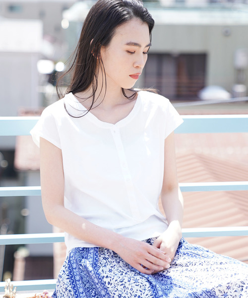 AMERICAN HOLIC（アメリカンホリック）の「ヘンリーネック半袖カットプルオーバー　＊（Tシャツ/カットソー・レディース・オフホワイト/グレー系その他/グレー系その他2・M/L）」の2枚目の写真