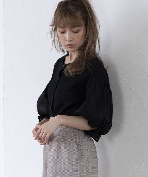 one after another NICE CLAUP(ワンアフターアナザーナイスクラップ)の「シアー切替テレコカーディガン(カーディガン/ボレロ・レディース・ブラック/ベージュ/ブルー/アイボリー・FREE)」の9枚目の写真