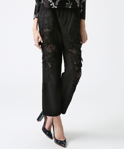 mame（マメ）の「PANTS（デニムパンツ・レディース・ホワイト/ブラック・1/2）」の2枚目の写真