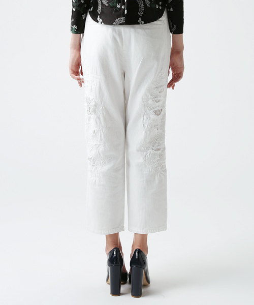 mame（マメ）の「PANTS（デニムパンツ・レディース・ホワイト/ブラック・1/2）」の4枚目の写真