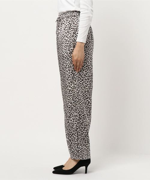 LOWRYS FARM（ローリーズファーム）の「サテンクルミボタンパンツ　846752（その他パンツ・レディース・ブラック系その他/ライトグレー/ブラック/ブラウン・FREE）」の8枚目の写真