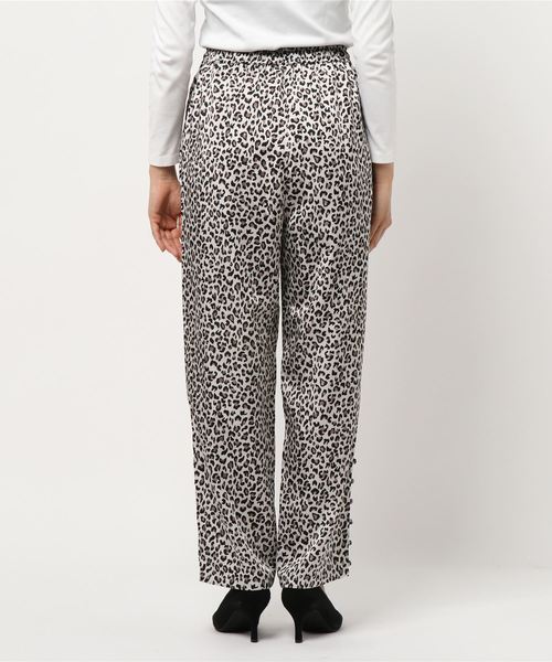 LOWRYS FARM（ローリーズファーム）の「サテンクルミボタンパンツ　846752（その他パンツ・レディース・ブラック系その他/ライトグレー/ブラック/ブラウン・FREE）」の13枚目の写真