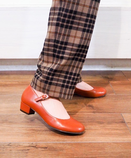 byあしながおじさん（バイアシナガオジサン）の「ラウンドストラップパンプス　8750333（パンプス・レディース・ライトブルー/ブラック/ベージュ/クリアブラック/ワイン/ブラウン/ライトグリーン/ピンク/チェック/ライトピンク/ブラック系その他/キャメル/ライトベージュ・22.5cm/23.0cm/23.5cm/24.0cm/24.5cm）」の4枚目の写真