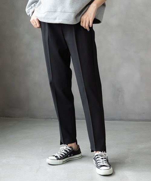 MODE ROBE（モードローブ）の「センタータックストレートパンツ（その他パンツ・レディース・ベージュ/ブラック・S/M/L）」の2枚目の写真