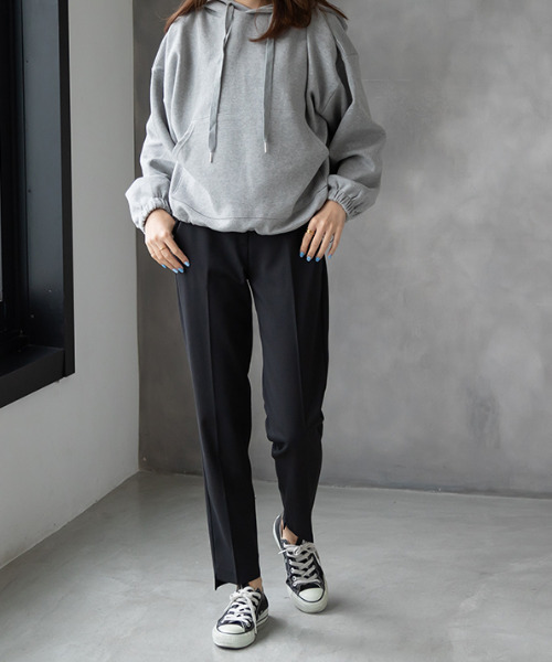 MODE ROBE（モードローブ）の「センタータックストレートパンツ（その他パンツ・レディース・ベージュ/ブラック・S/M/L）」の3枚目の写真