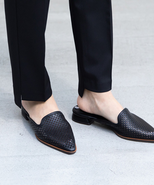 MODE ROBE（モードローブ）の「センタータックストレートパンツ（その他パンツ・レディース・ベージュ/ブラック・S/M/L）」の17枚目の写真