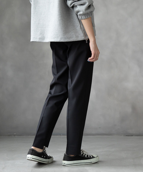 MODE ROBE（モードローブ）の「センタータックストレートパンツ（その他パンツ・レディース・ベージュ/ブラック・S/M/L）」の4枚目の写真