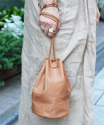 ARTS & CRAFTS（アーツアンドクラフト）の「アーツアンドクラフツ / VEGETABLE HORSE LEATHER べジタブルホースレザー / DRAW STRINGS POUCH S ドローストリングポーチS（ハンドバッグ）」