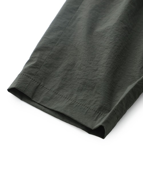ATTACHMENT（アタッチメント）の「【KAZUYUKI KUMAGAI】STRETCH CLOTH 2TUCK WIDE TAPERED PT / KP02-009（スラックス・メンズ・カーキ/ブラック・3/2/1）」の6枚目の写真