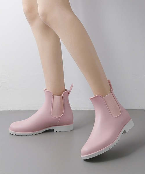 aimoha（アイモハ）の「サイドゴア ショート レインブーツ（レインシューズ・レディース・ピンク/ブラック/グレー/ブラウン・23.0cm/24.0cm/24.5cm/25.0cm/22.5cm/23.5cm/25.5cm/26.0cm/26.5cm/22.0cm）」の4枚目の写真