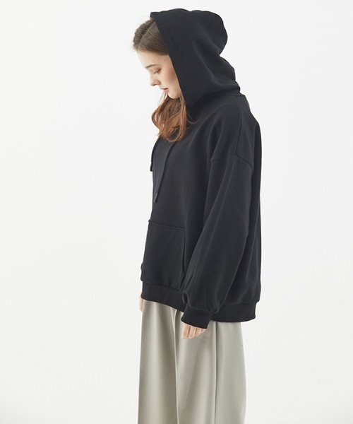 manavis7(マナビスセブン)の「【MANAVIS7 】BOXY EMBROIDERY HOODIE / ボクシー 刺繍フーディ(パーカー・レディース・ブラック/グレー・FREE)」の3枚目の写真