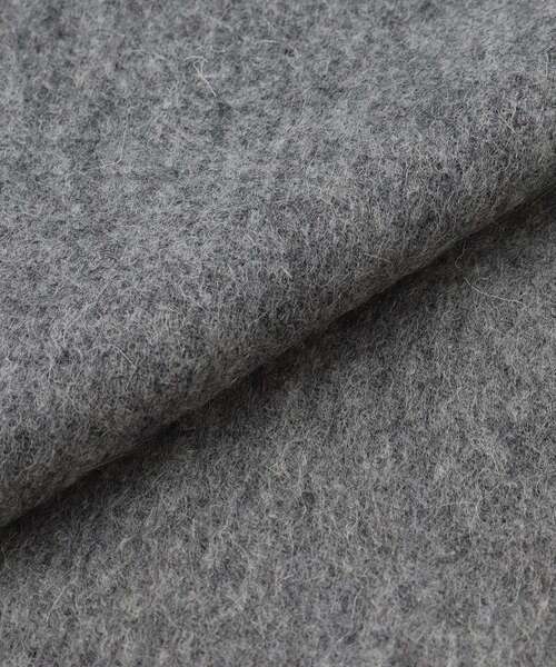 tk.TAKEO KIKUCHI（ティーケータケオキクチ）の「ウール無地大判マフラー（ストール/ショール・メンズ・チャコールグレー/オフホワイト・00）」の5枚目の写真