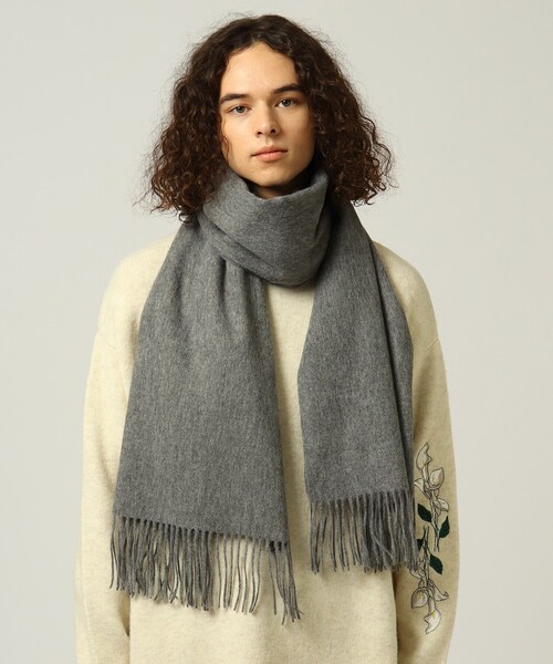 tk.TAKEO KIKUCHI（ティーケータケオキクチ）の「ウール無地大判マフラー（ストール/ショール・メンズ・チャコールグレー/オフホワイト・00）」の6枚目の写真