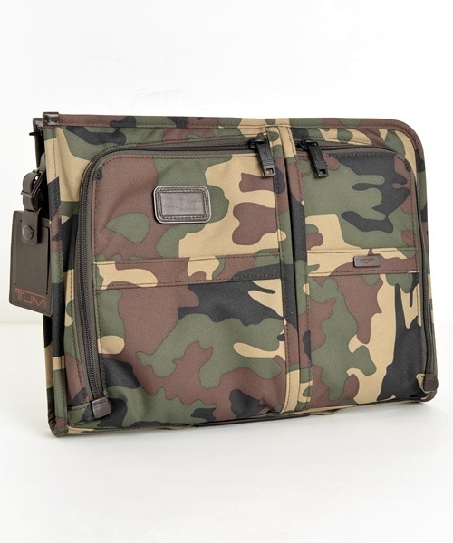 【廃盤】未使用品　TUMI SHIPS 別注　クラッチバッグ　カモフラージュ柄 TUMI（トゥミ）の「TUMI for SHIPS: 【カモフラージュ】 ニュー