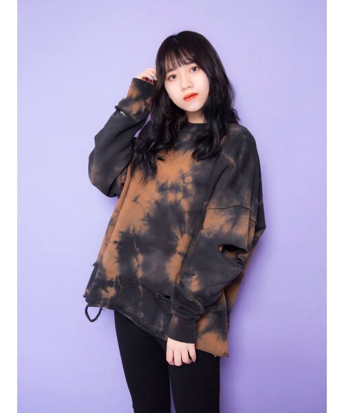 Now me. by NYLON JAPAN(ナウミーバイナイロンジャパン)の「【MiDORiKO EMPiRE】ユニセックスタイダイスウェット(スウェット・レディース・その他・FREE)」の1枚目の写真