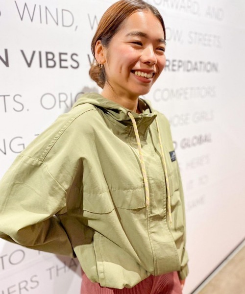 ROXY(ロキシー)の「SPRINKLING/ロキシー ジャケット マウンテンパーカー マンパ(ブルゾン・レディース・カーキ/ベージュ/ホワイト・LARGE/SMALL/MEDIUM)」の3枚目の写真