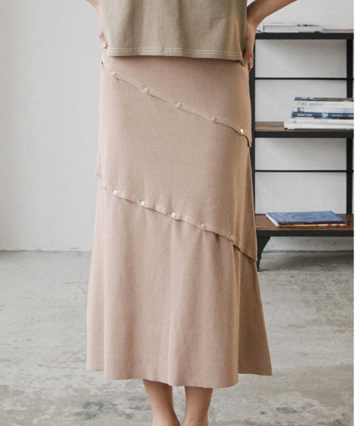 ACCL(エーシーシーエル)の「テレコアシメスカート(スカート・レディース・ベージュ/ピンクベージュ/ブラック・FREE)」の2枚目の写真