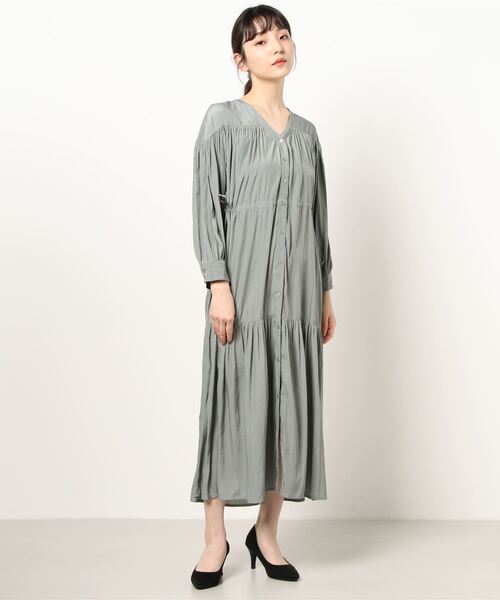 Te chichi(テチチ)の「ヴィンテージサテンティアードワンピース(ワンピース・レディース・ベージュ/カーキ/ブルー・フリ-)」の6枚目の写真