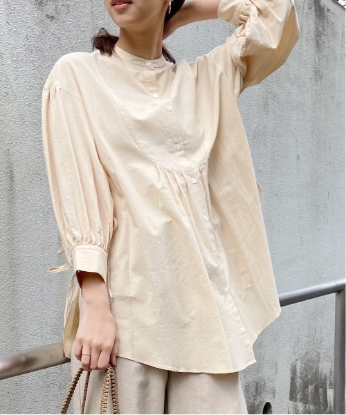 AZUL ENCANTO(アズールエンカント)の「バンドカラー袖ボリュームブラウス(シャツ/ブラウス・レディース・ホワイト/ベージュ/パープル・FREE)」の22枚目の写真