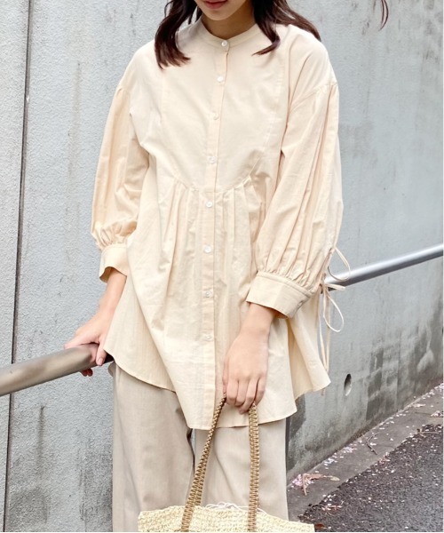 AZUL ENCANTO(アズールエンカント)の「バンドカラー袖ボリュームブラウス(シャツ/ブラウス・レディース・ホワイト/ベージュ/パープル・FREE)」の17枚目の写真