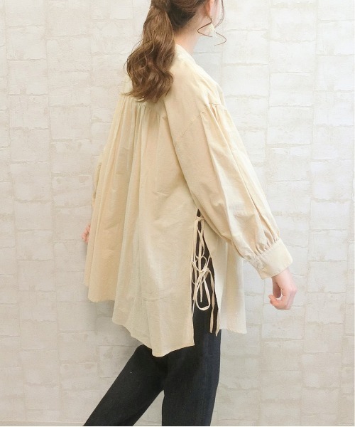 AZUL ENCANTO(アズールエンカント)の「バンドカラー袖ボリュームブラウス(シャツ/ブラウス・レディース・ホワイト/ベージュ/パープル・FREE)」の5枚目の写真