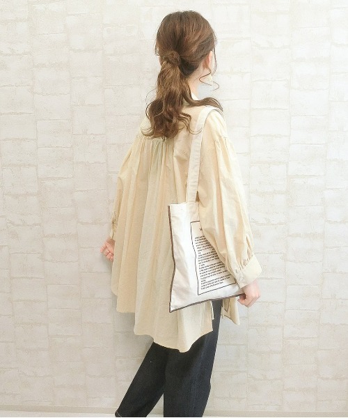 AZUL ENCANTO(アズールエンカント)の「バンドカラー袖ボリュームブラウス(シャツ/ブラウス・レディース・ホワイト/ベージュ/パープル・FREE)」の7枚目の写真