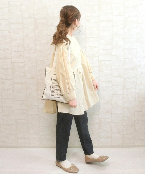 AZUL ENCANTO(アズールエンカント)の「バンドカラー袖ボリュームブラウス(シャツ/ブラウス・レディース・ホワイト/ベージュ/パープル・FREE)」の8枚目の写真